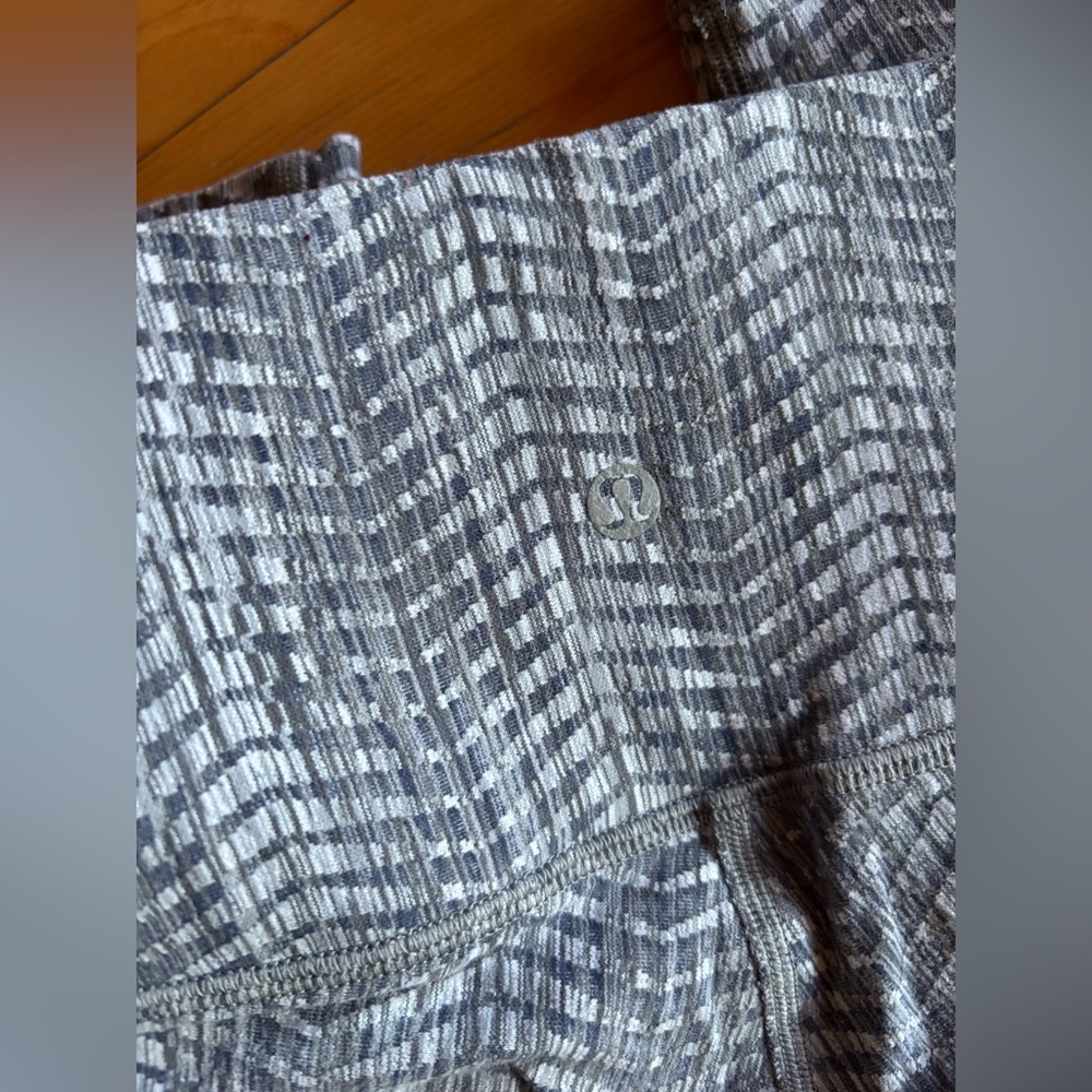 Lululemon Wunder Under Crop (Hi-Rise) *21" - Picture 5 of 9